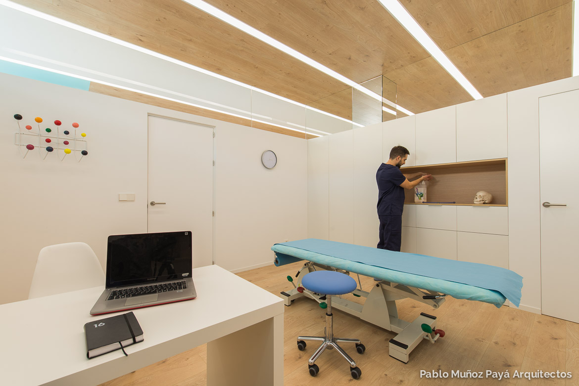 Reforma integral y diseño interior clínica de fisioterapia Aitor Mira - Pablo Muñoz Payá Arquitectos 10