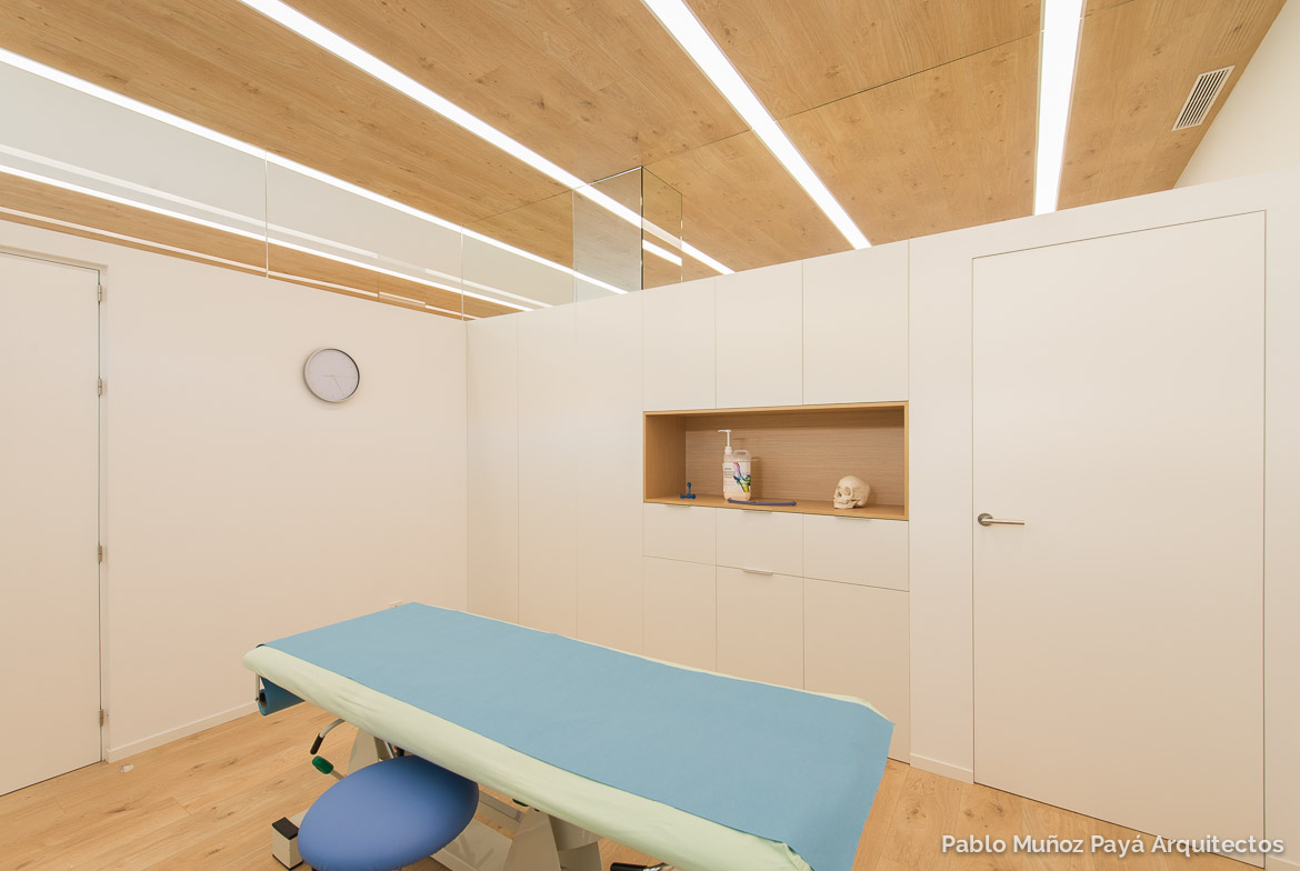 Reforma integral y diseño interior clínica de fisioterapia Aitor Mira - Pablo Muñoz Payá Arquitectos 11