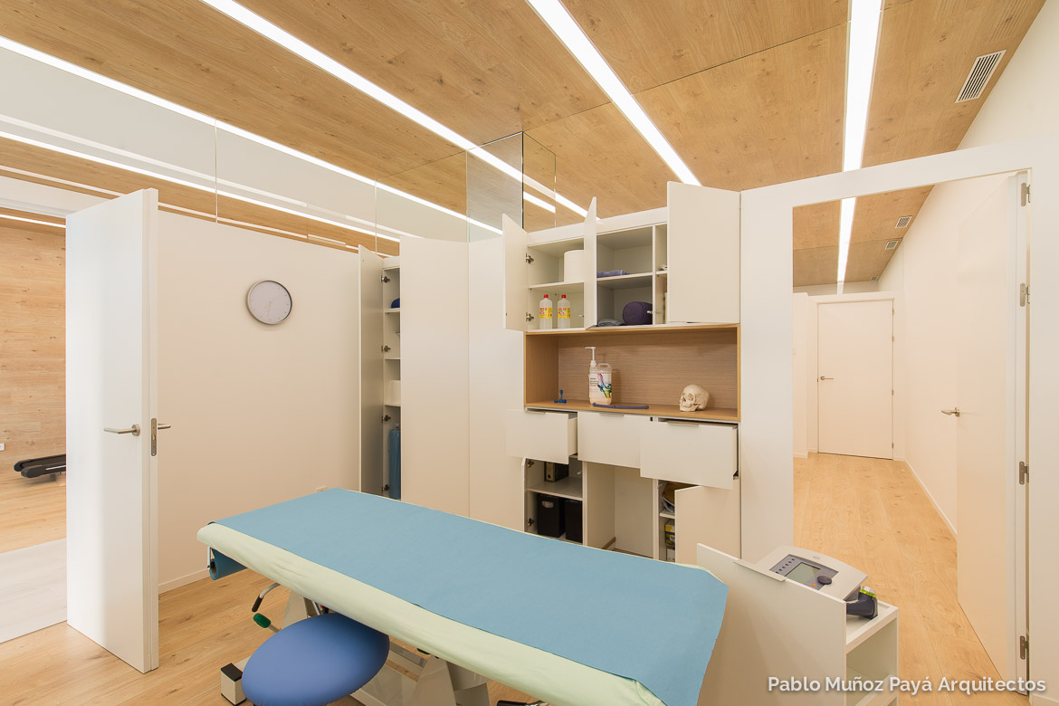 Reforma integral y diseño interior clínica de fisioterapia Aitor Mira - Pablo Muñoz Payá Arquitectos 13