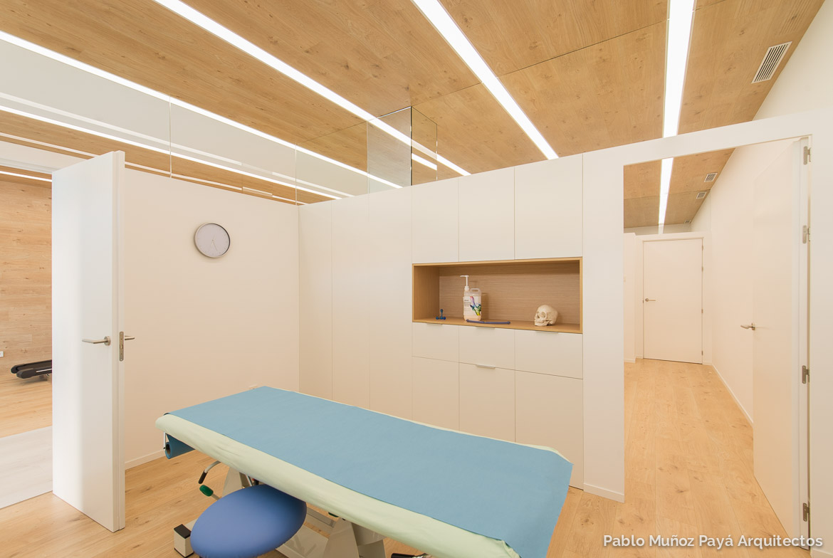 Reforma integral y diseño interior clínica de fisioterapia Aitor Mira - Pablo Muñoz Payá Arquitectos 14