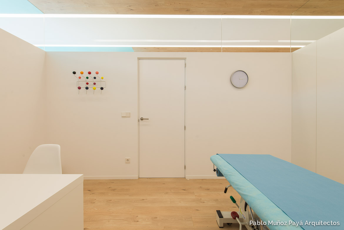 Reforma integral y diseño interior clínica de fisioterapia Aitor Mira - Pablo Muñoz Payá Arquitectos 15