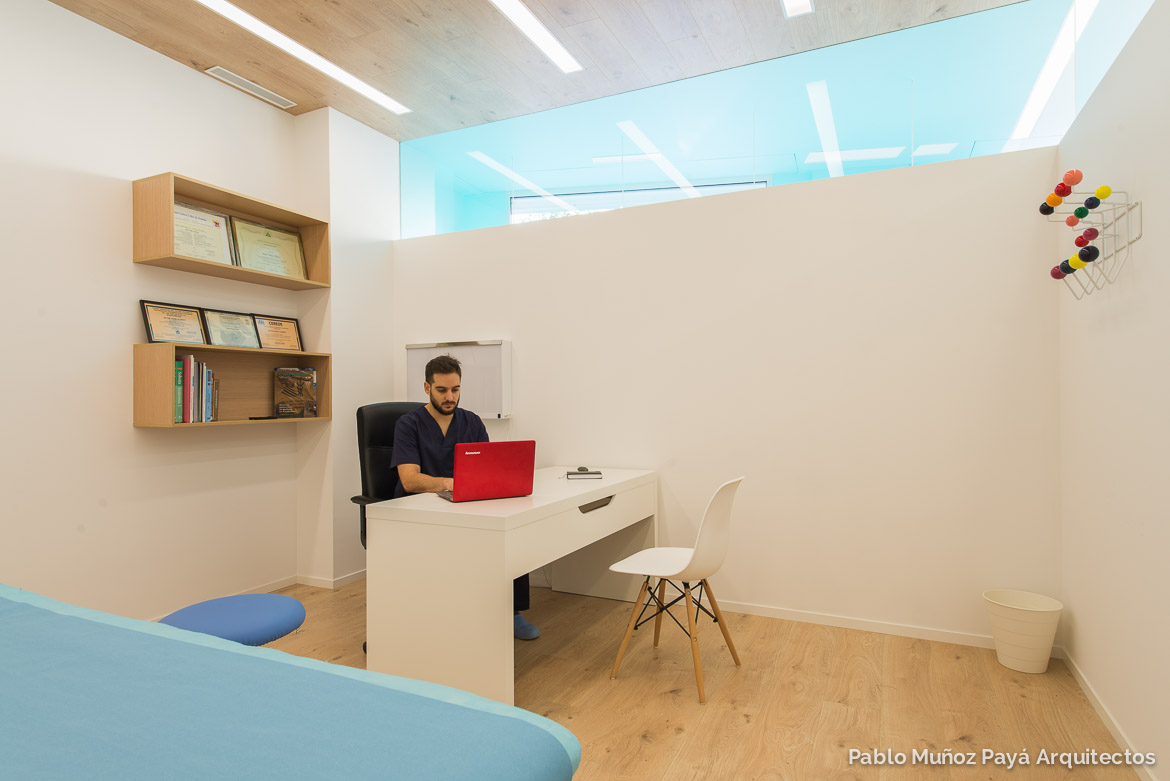 Reforma integral y diseño interior clínica de fisioterapia Aitor Mira - Pablo Muñoz Payá Arquitectos 16