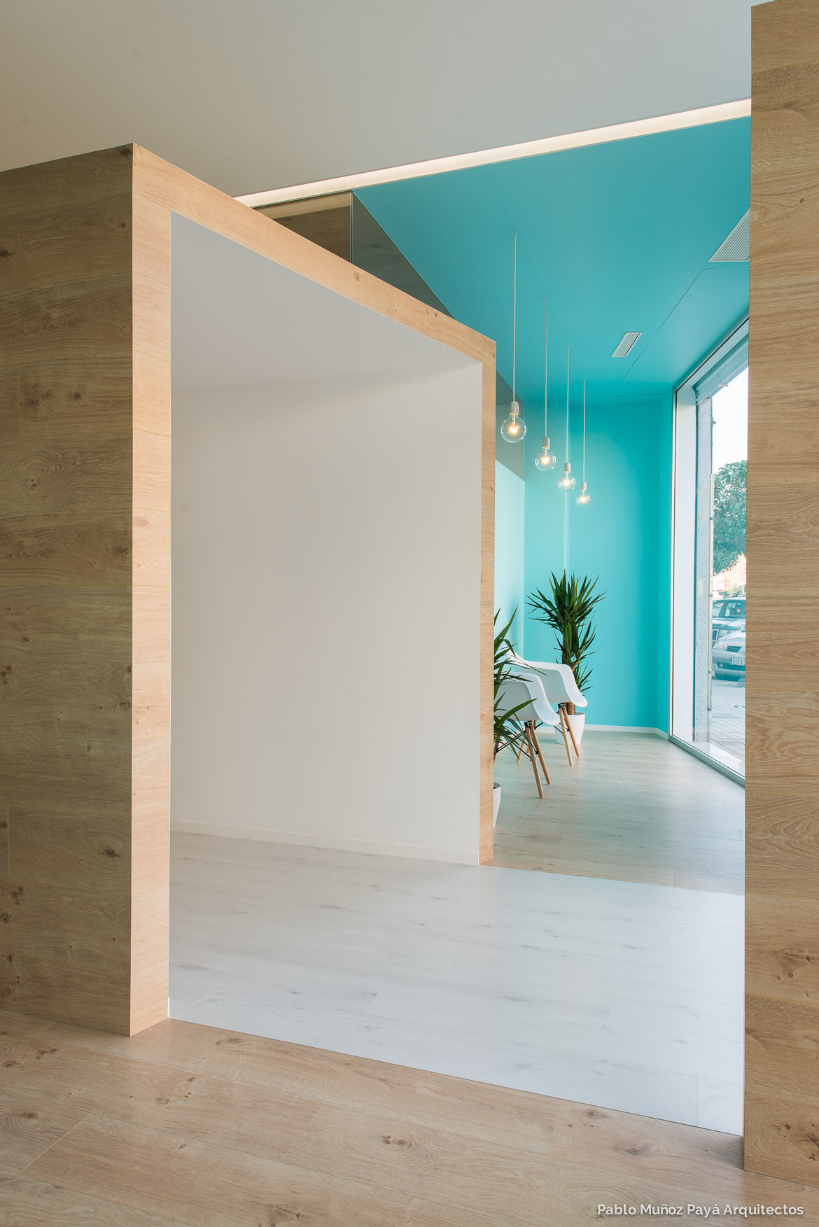 Reforma integral y diseño interior clínica de fisioterapia Aitor Mira - Pablo Muñoz Payá Arquitectos 5
