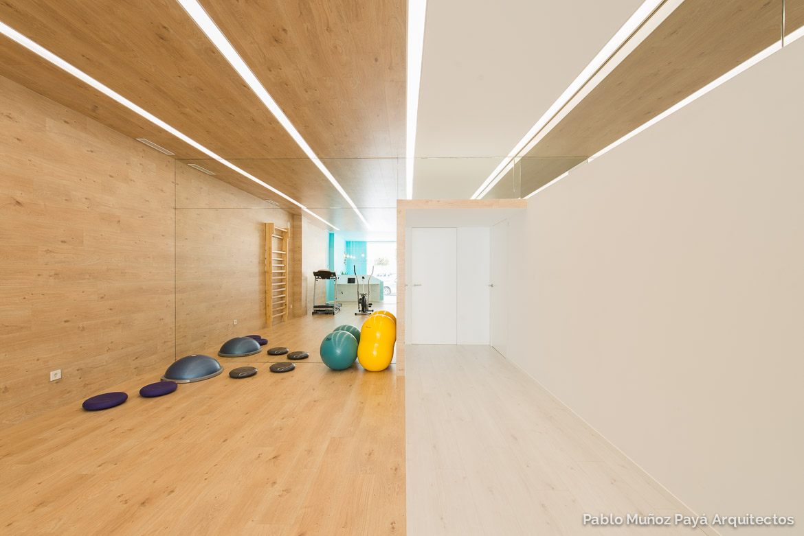 Reforma integral y diseño interior clínica de fisioterapia Aitor Mira - Pablo Muñoz Payá Arquitectos 8