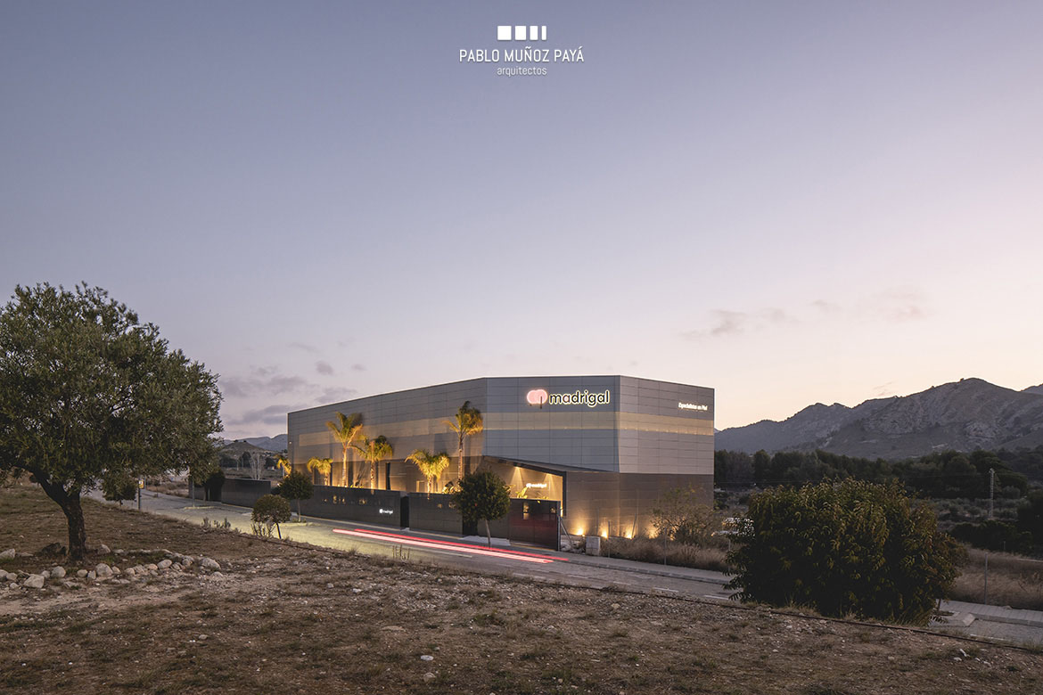 Reforma de fachada nave industrial Curtidos Madrigal en Petrer - Pablo Muñoz Payá Arquitectos 2