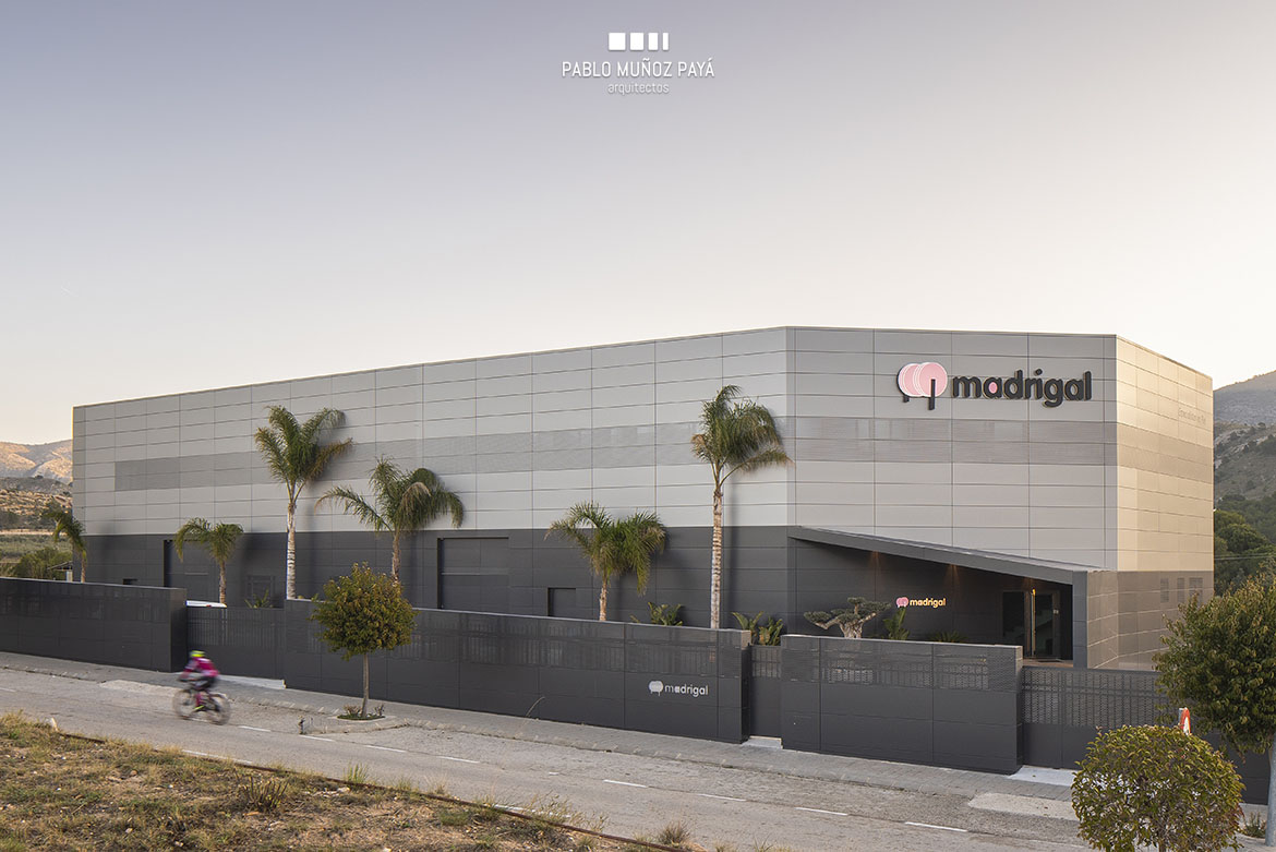 Reforma de fachada nave industrial Curtidos Madrigal en Petrer - Pablo Muñoz Payá Arquitectos 5