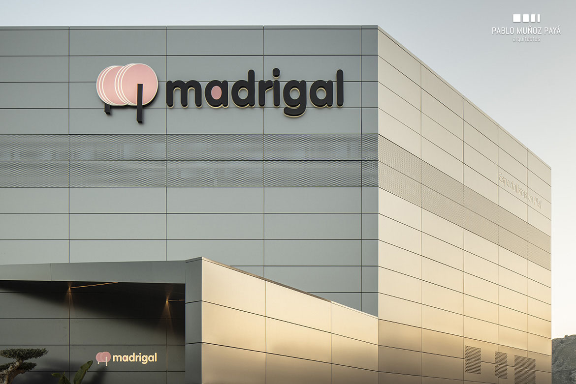 Reforma de fachada nave industrial Curtidos Madrigal en Petrer - Pablo Muñoz Payá Arquitectos 7