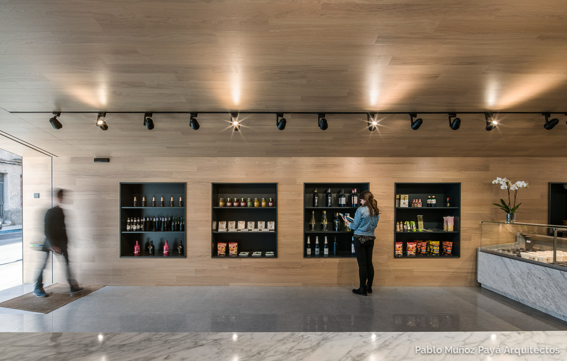 Reforma integral de local comercial de comida preparada Kekomo en Elda - Pablo Muñoz Payá Arquitectos 12