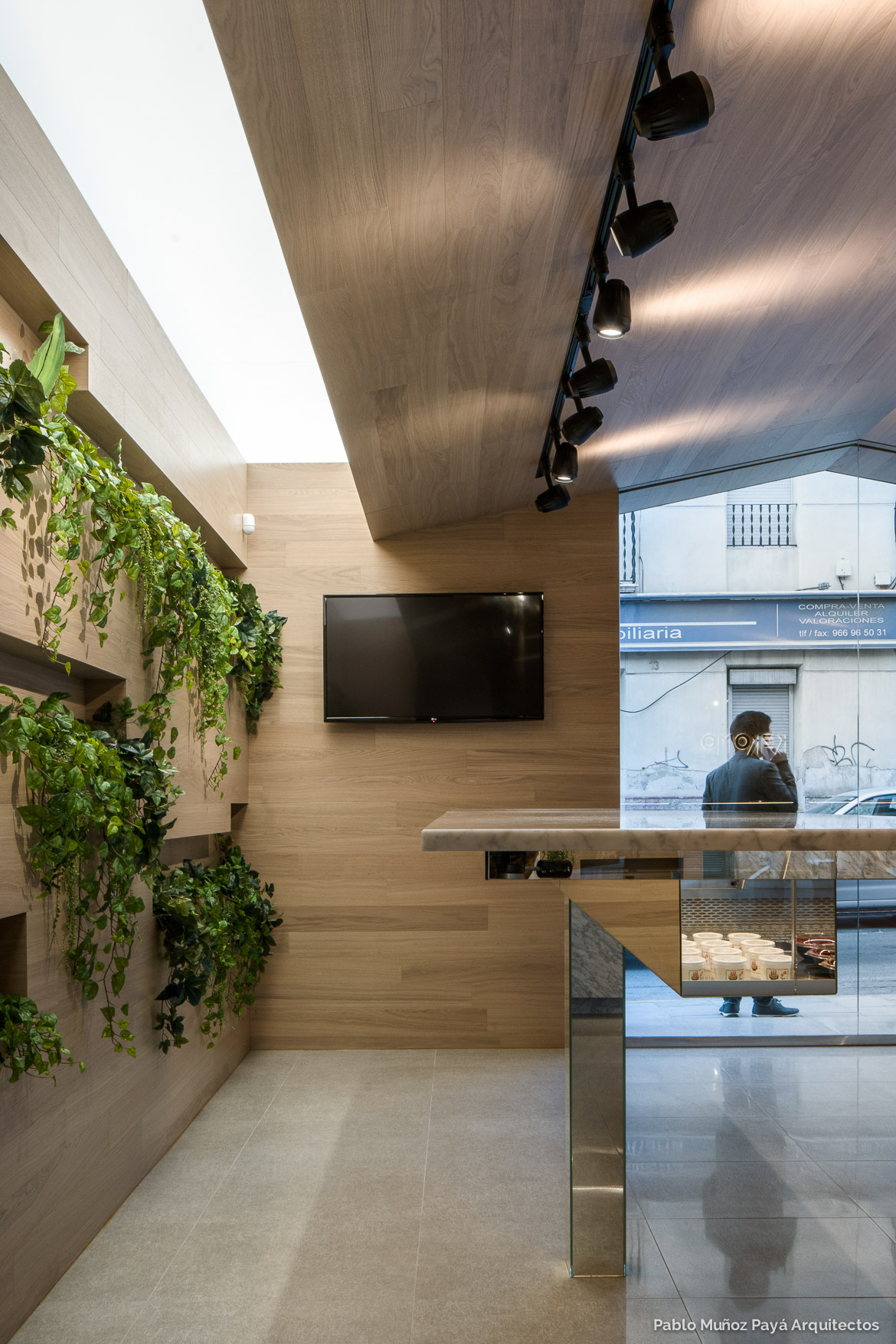 Reforma integral de local comercial de comida preparada Kekomo en Elda - Pablo Muñoz Payá Arquitectos 16
