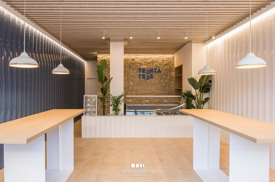 Reforma de local comercial de comida para llevar Trenta Tres Arroces en Petrer - Pablo Muñoz Payá Arquitectos