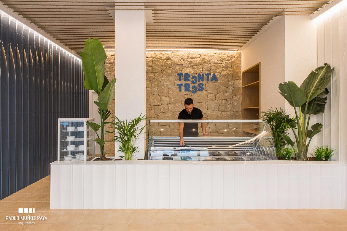Reforma de local comercial de comida para llevar Trenta Tres Arroces en Petrer - Pablo Muñoz Payá Arquitectos 3