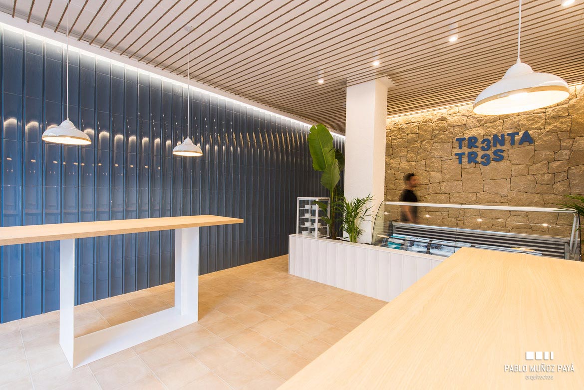 Reforma de local comercial de comida para llevar Trenta Tres Arroces en Petrer - Pablo Muñoz Payá Arquitectos 4