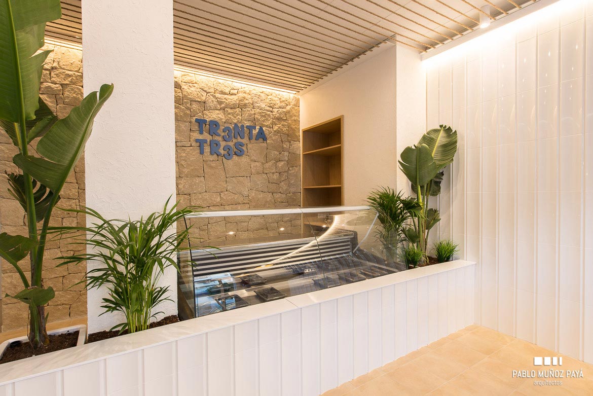 Reforma de local comercial de comida para llevar Trenta Tres Arroces en Petrer - Pablo Muñoz Payá Arquitectos 8