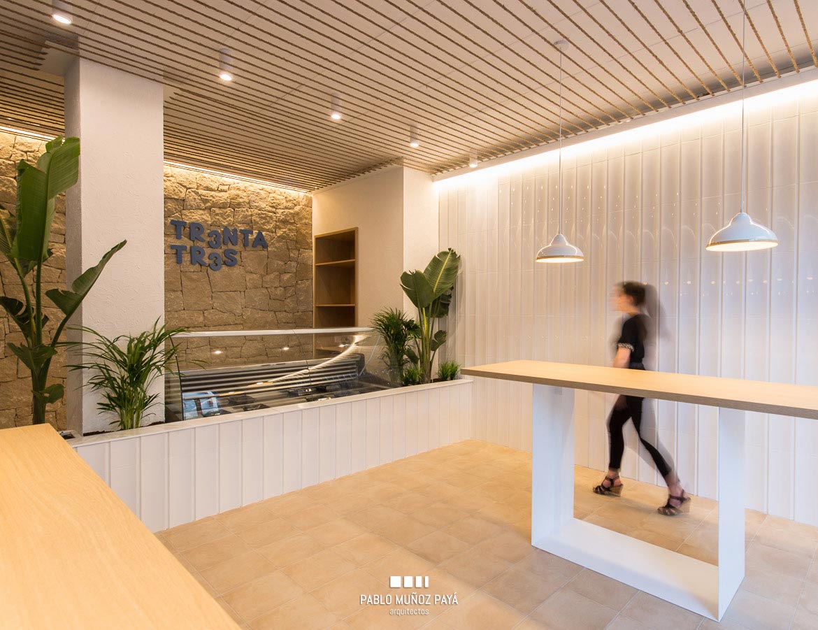 Reforma de local comercial de comida para llevar Trenta Tres Arroces en Petrer - Pablo Muñoz Payá Arquitectos 9