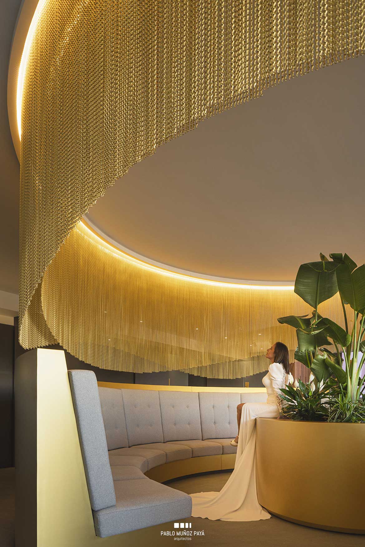 Reforma integral de tienda y espacio comercial Sedka Novias Madrid - Pablo Muñoz Payá Arquitectos
