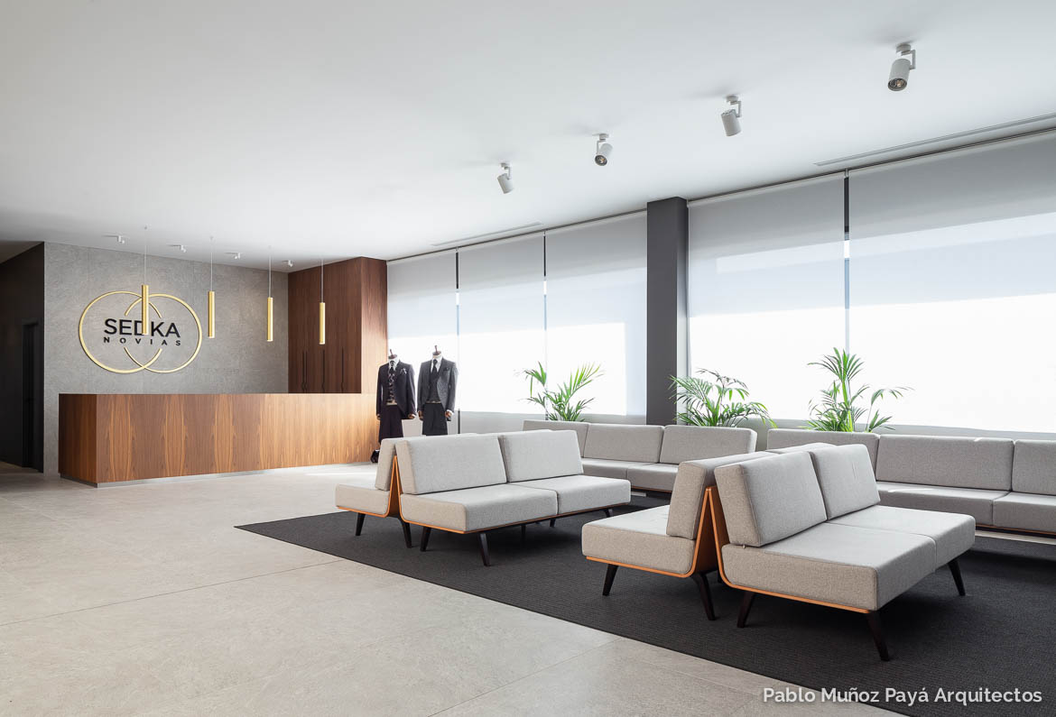 Reforma integral de tienda y espacio comercial Sedka Novias Petrer - Pablo Muñoz Payá Arquitectos 14