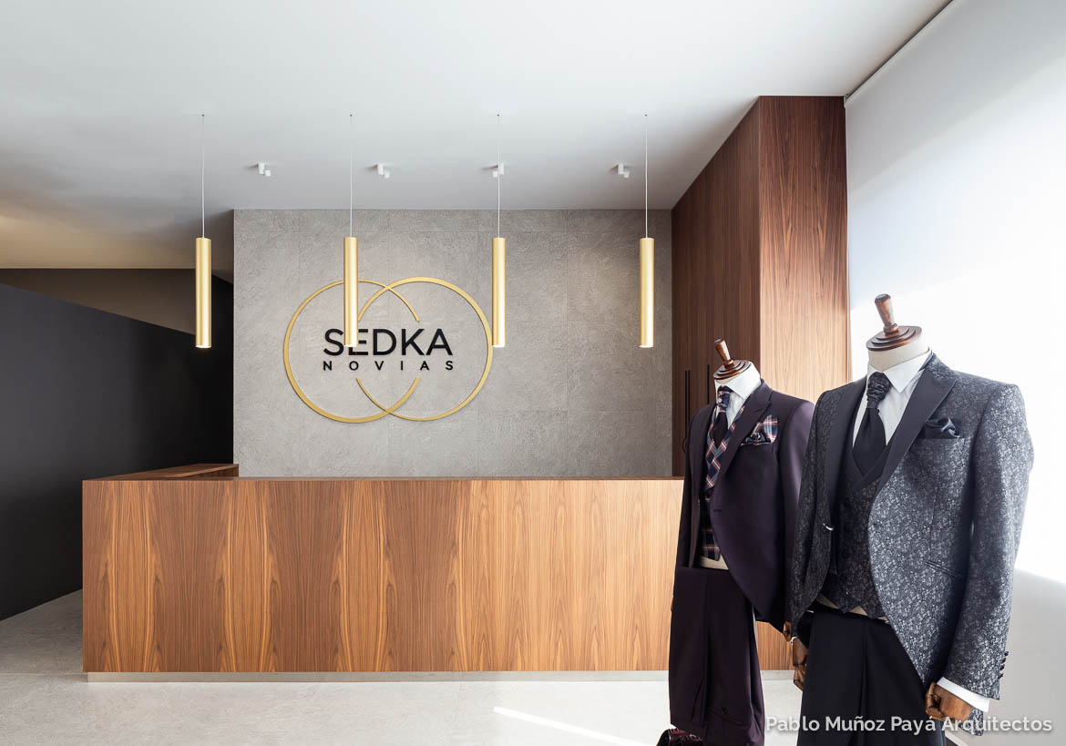 Reforma integral de tienda y espacio comercial Sedka Novias Petrer - Pablo Muñoz Payá Arquitectos 15