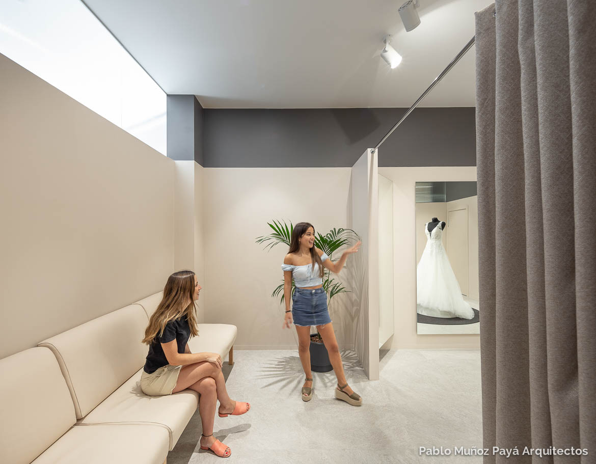 Reforma integral de tienda y espacio comercial Sedka Novias Petrer - Pablo Muñoz Payá Arquitectos 16