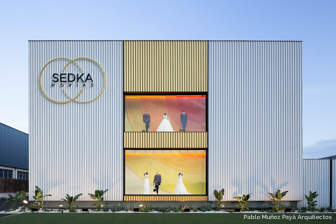Reforma integral de tienda y espacio comercial Sedka Novias Petrer - Pablo Muñoz Payá Arquitectos 22